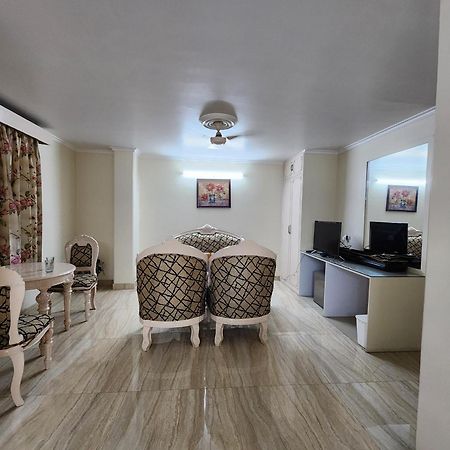 Hotel Mayur Deluxe Мератх Экстерьер фото