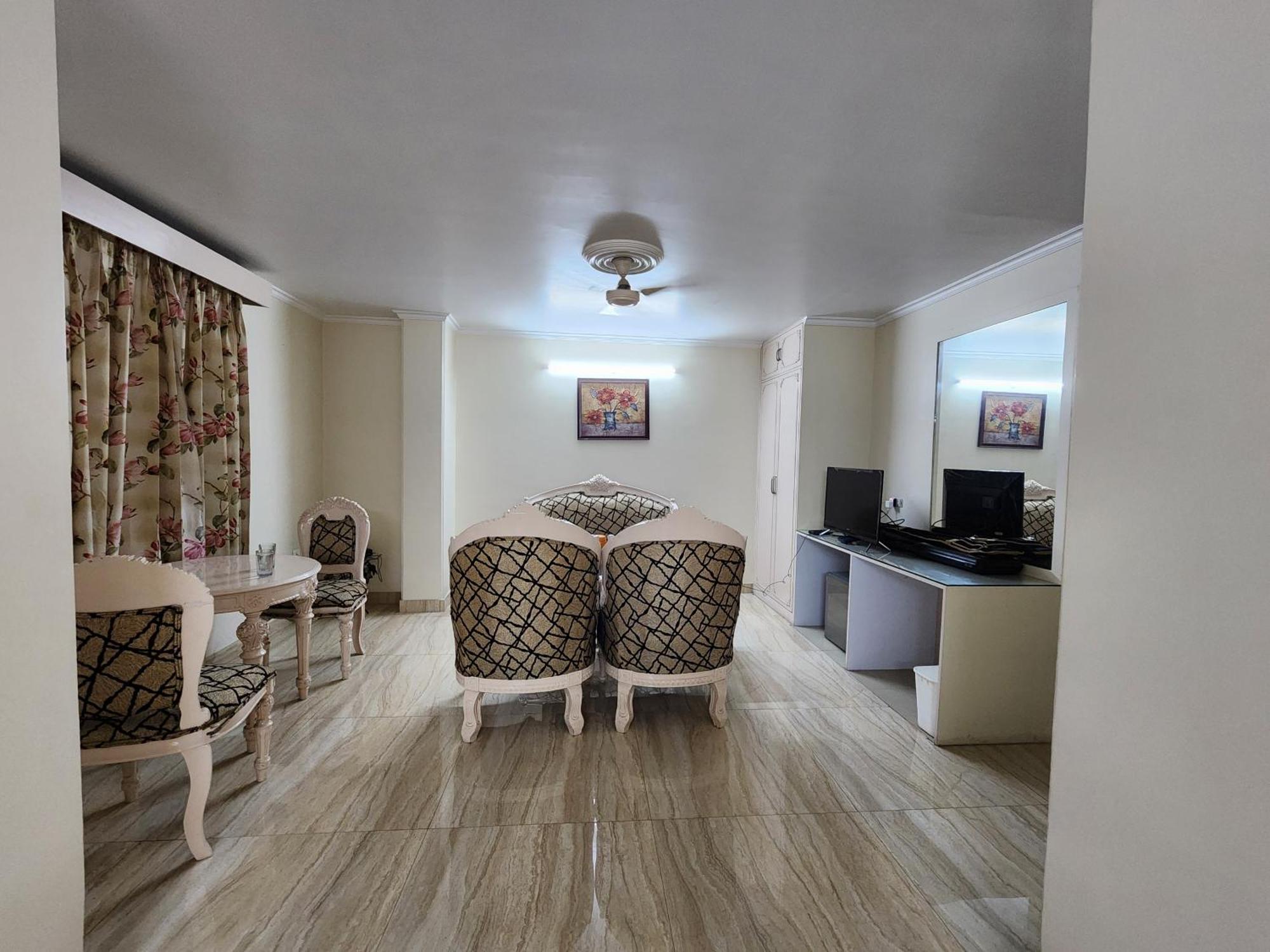 Hotel Mayur Deluxe Мератх Экстерьер фото