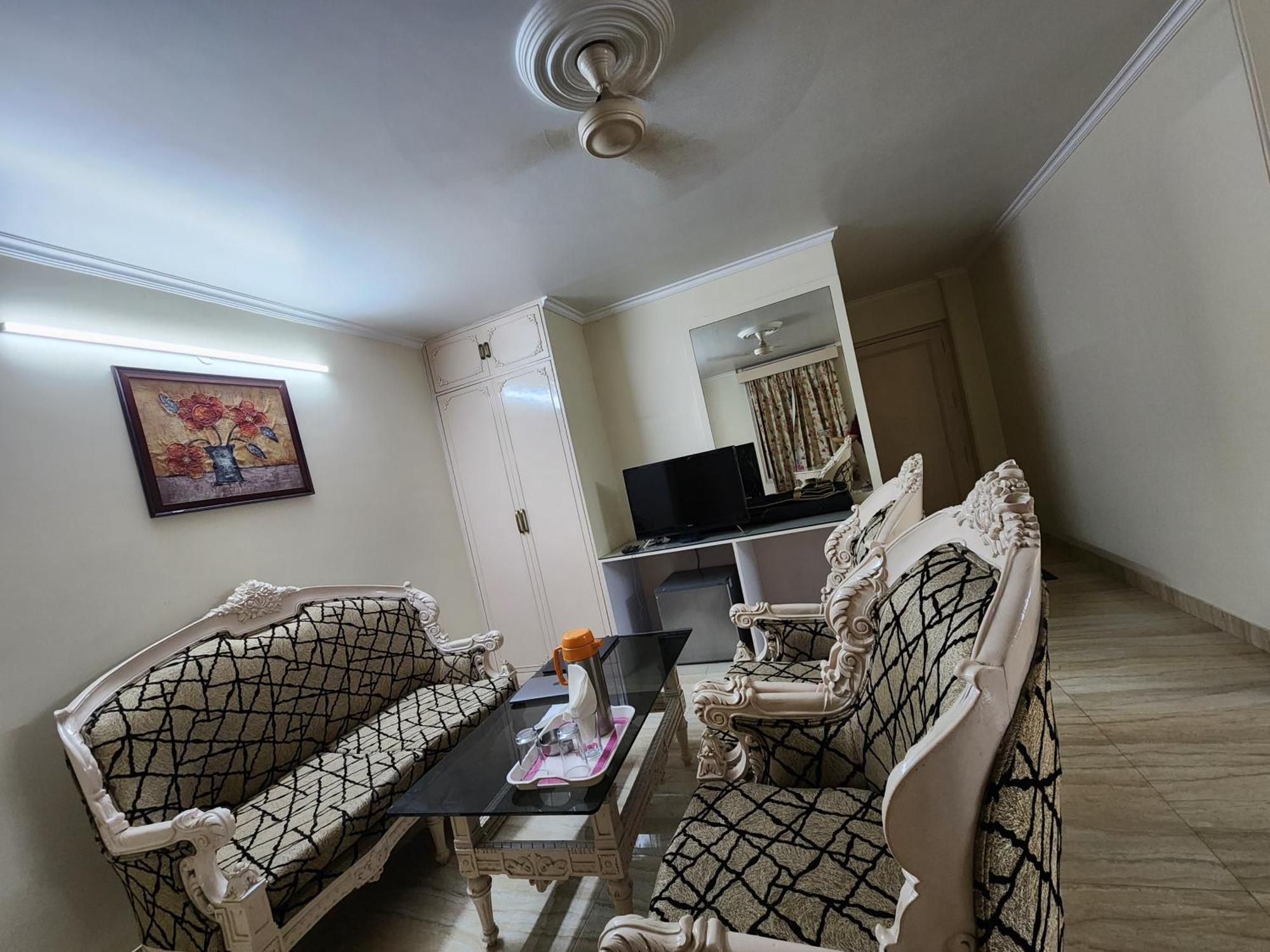 Hotel Mayur Deluxe Мератх Экстерьер фото