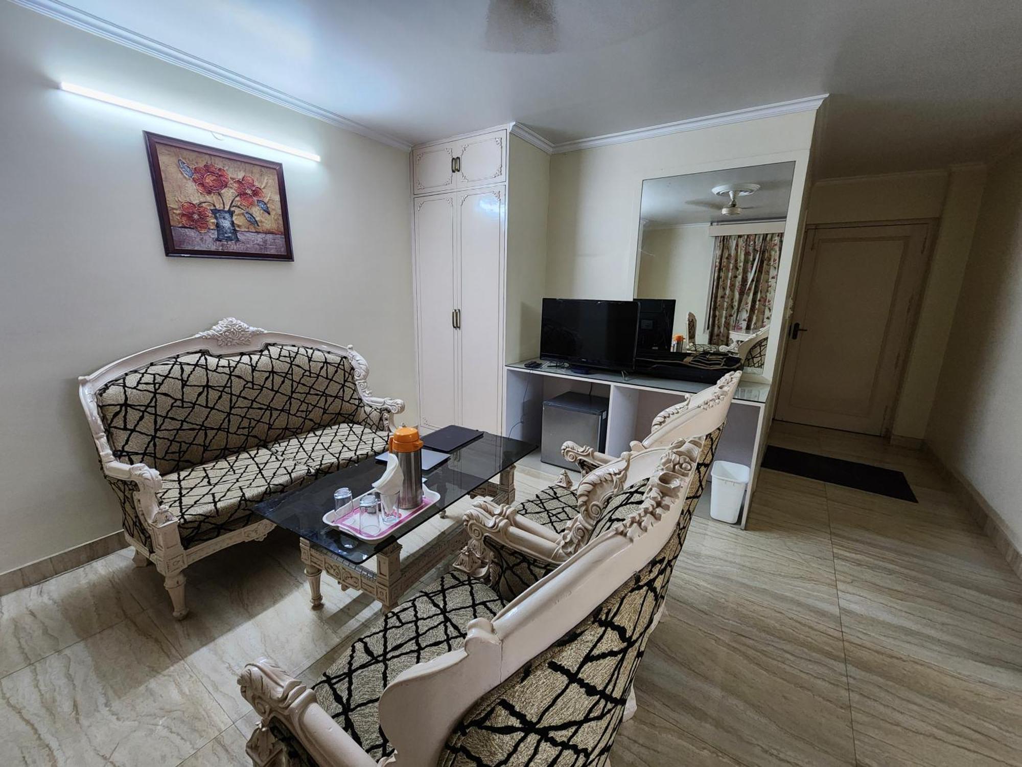 Hotel Mayur Deluxe Мератх Экстерьер фото