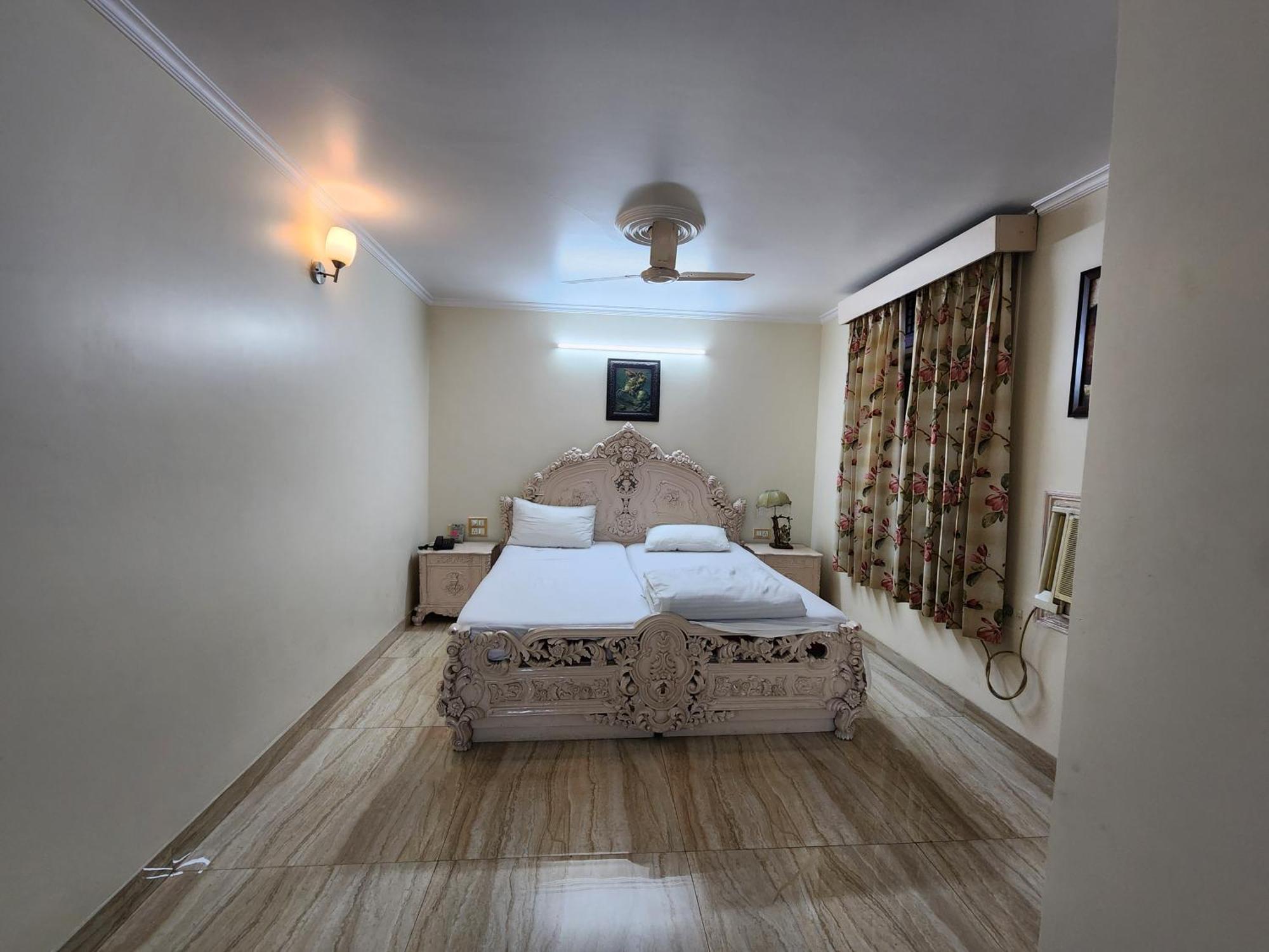 Hotel Mayur Deluxe Мератх Экстерьер фото