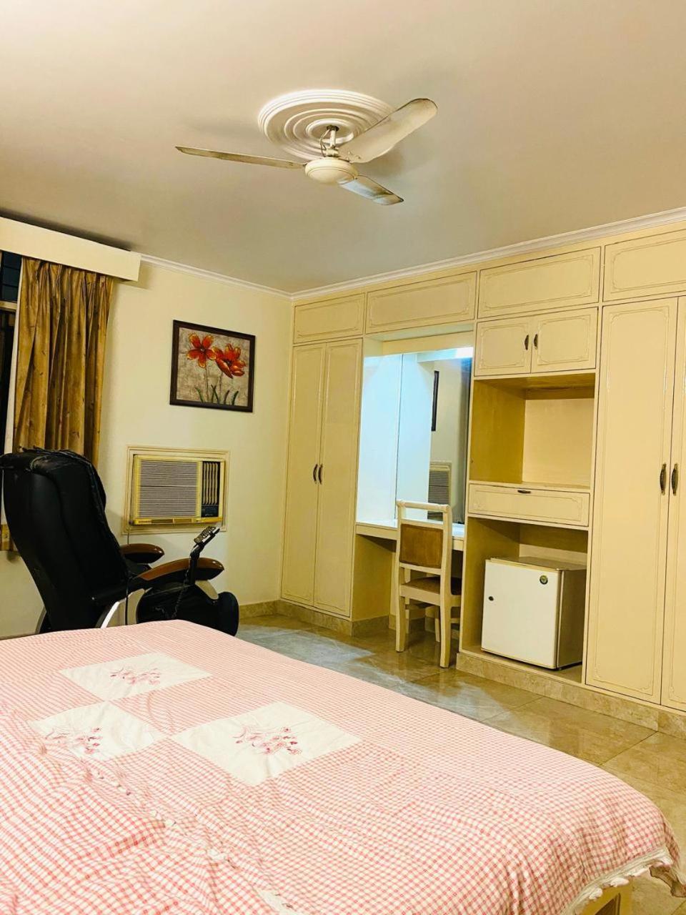 Hotel Mayur Deluxe Мератх Экстерьер фото
