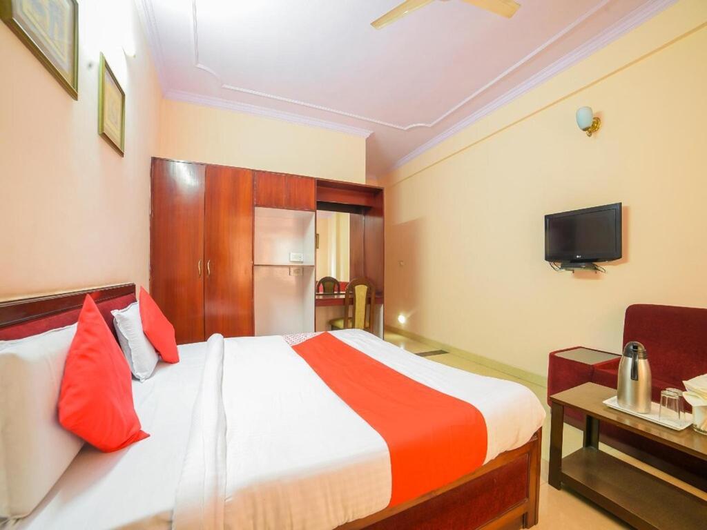 Hotel Mayur Deluxe Мератх Экстерьер фото