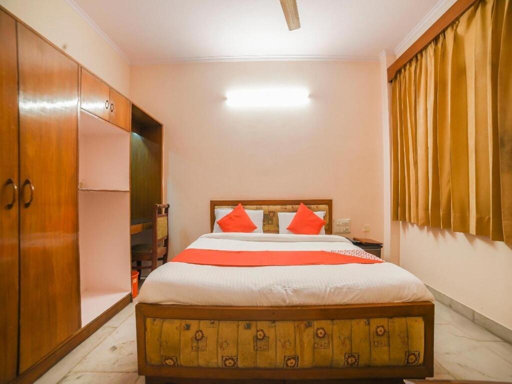 Hotel Mayur Deluxe Мератх Экстерьер фото